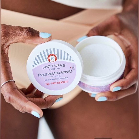 FIRST AID BEAUTY | Ingrown Hair Pads with BHA & AHA - Picture 2 of 7
